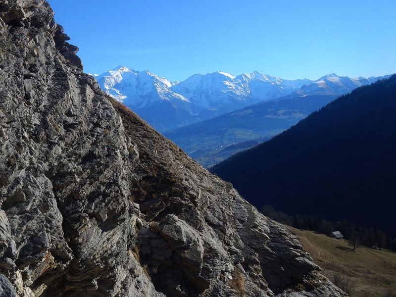 Canyon à Chamonix-Blanc avec vue sur le Mont-Blanc