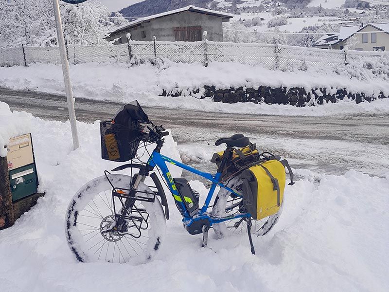 Distribution à vélo dans la neige