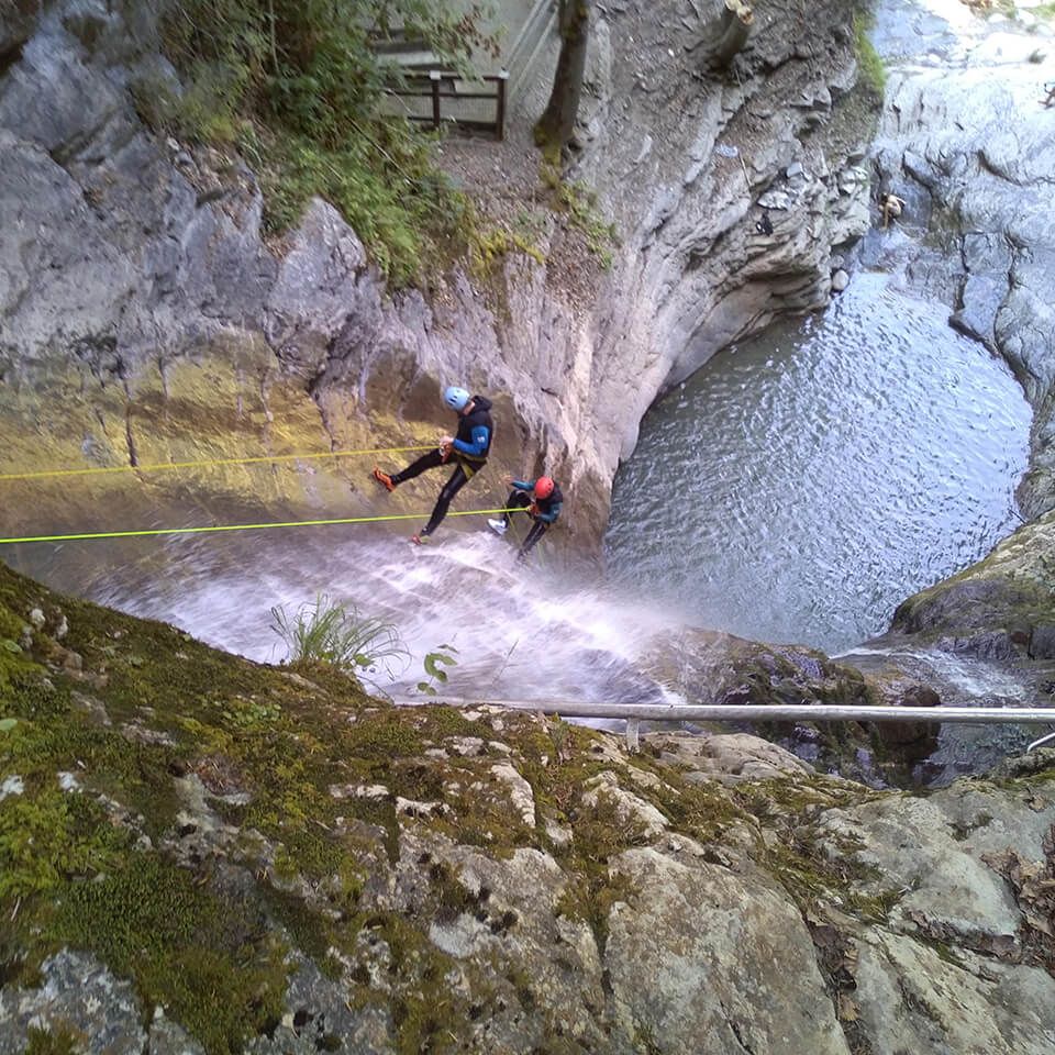 Descente en rappel de la cascade Nyon à Morzine